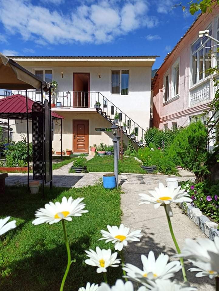 საოჯახო სასტუმრო სახლი მესტიაში